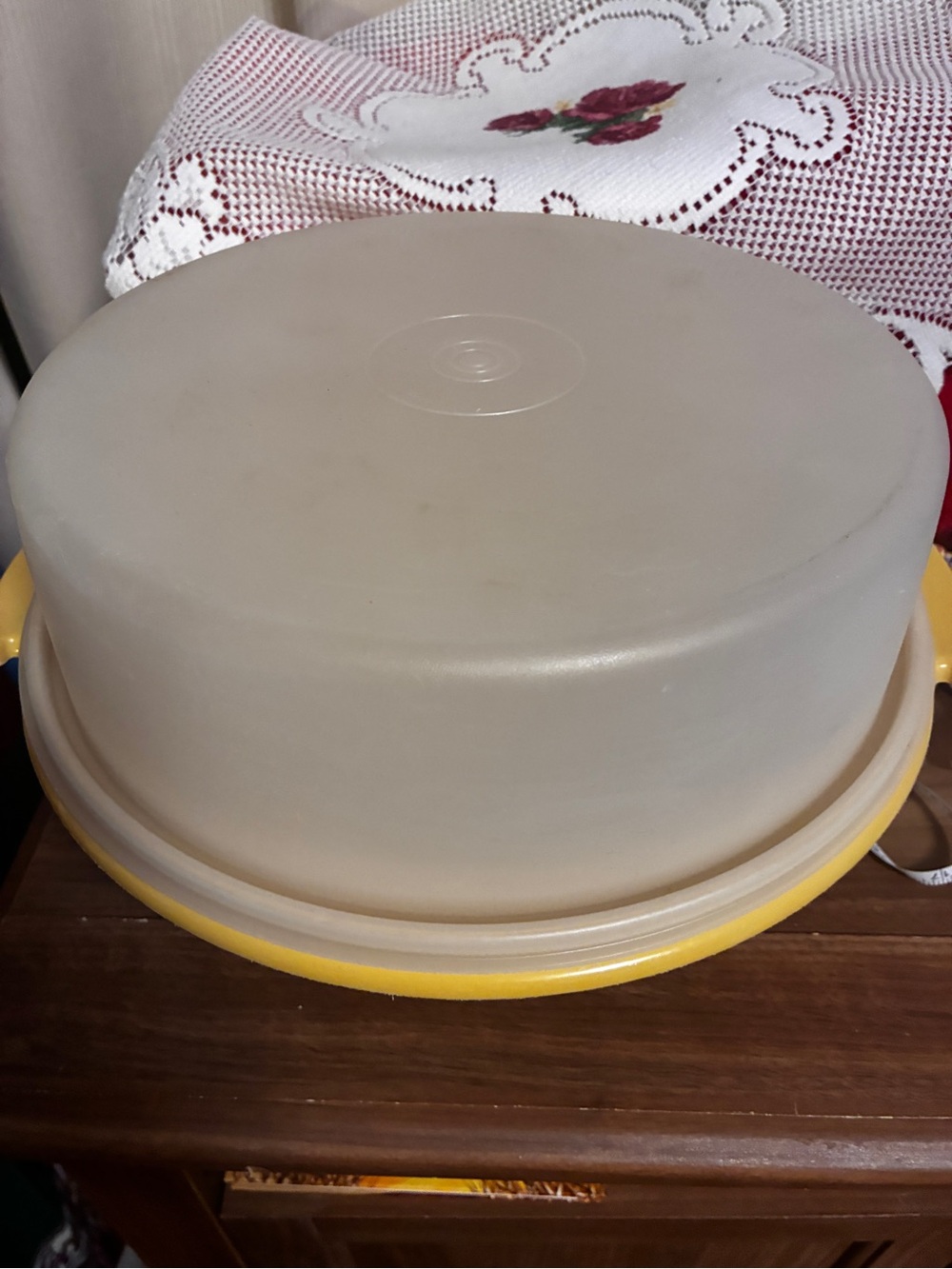 Vintage Tupperware Yellow golden Harvest Pie Cake Carrier with Secure Lid